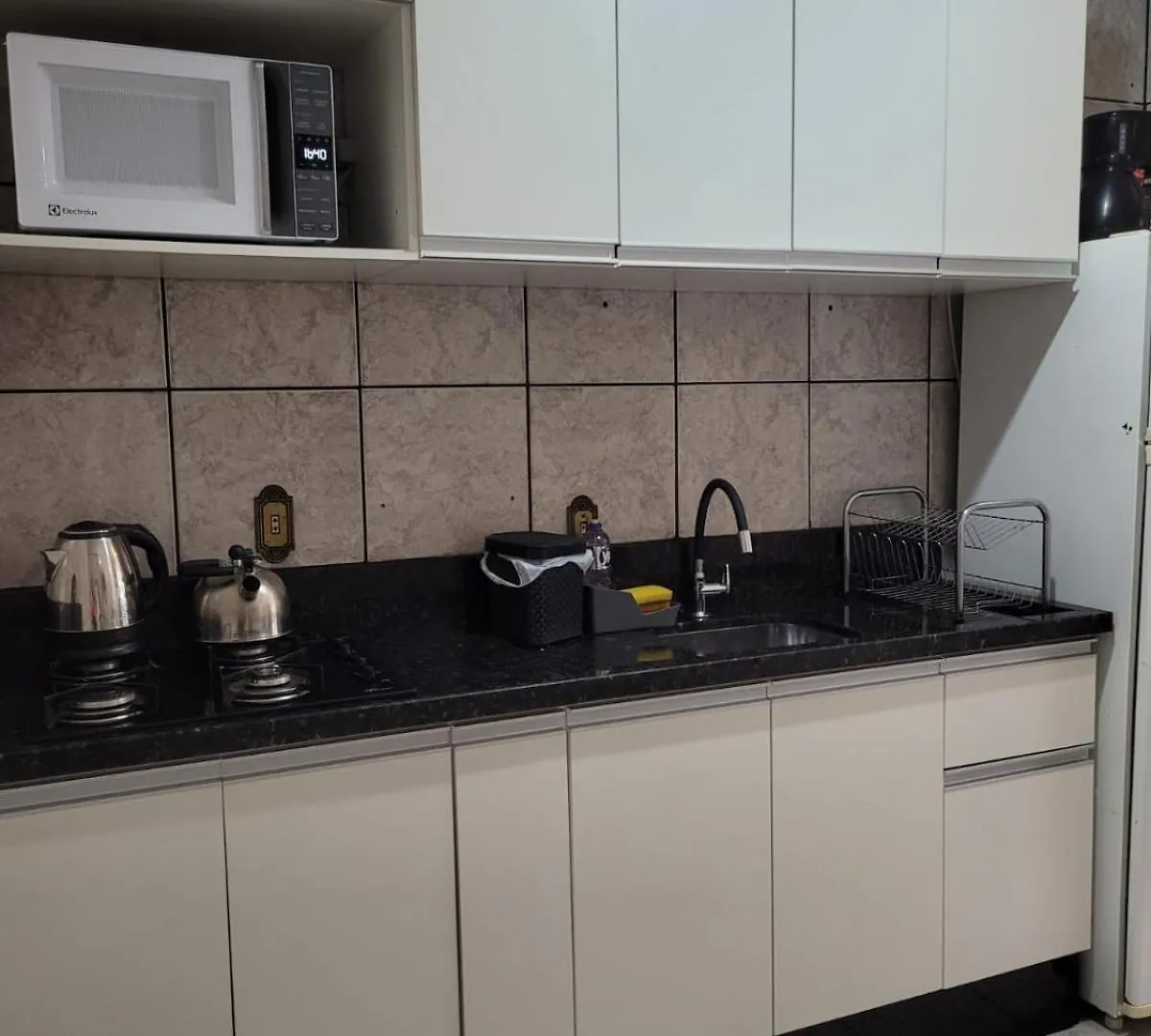 Apto Espacoso Uma Quadra Do Mar Com Garagem Balneário Camboriú 0*,  Brasil
